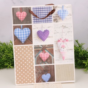 Torebka prezentowa serca  24x18cm 1szt.