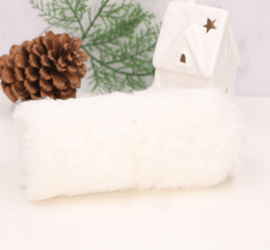 Kremowe futerko bieżnik na święta - materiał 140 cm