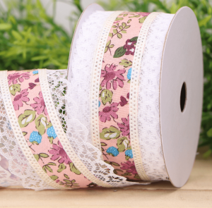 Wstążka z koronką w kwiaty 4cm