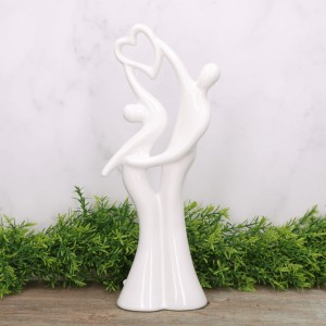 Figurka ceramiczna para tańcząca z sercem biel 33cm