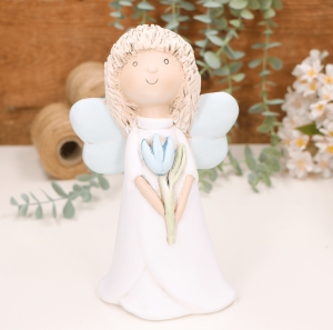 Aniołek dziewczynka z niebieskim tulipanem 21cm 