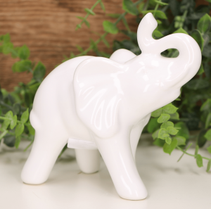 Słoń ceramiczny z trąbką mały biały szkliwiony 15 x 13 cm 