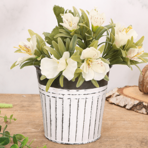 Osłonka doniczka metalowa szaro-biała w paski 10,5cm