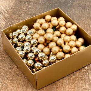 Bombki szklane na druciku złote 1,5 cm - 144 sztuki w złotym pudełku