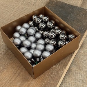 Bombki szklane na druciku szare 3cm- 72 sztuki w złotym pudełku