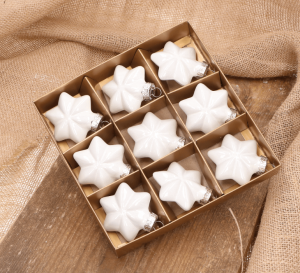 Gwiazdka szklana biała opalizująca6,5cm- 9 sztuk w złotym opakowaniu