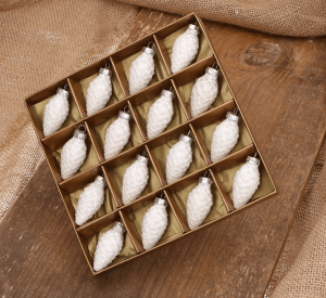 Szyszka szklana biała 4,5cm- 16 sztuk w złotym opakowaniu