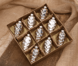 Szyszka szklana srebrna 9cm- 9 sztuk w złotym opakowaniu