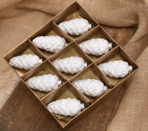 Szyszka szklana biała 9cm- 9 sztuk w złotym opakowaniu