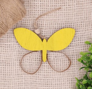 Motyl zawieszka drewniana żółty 7cm