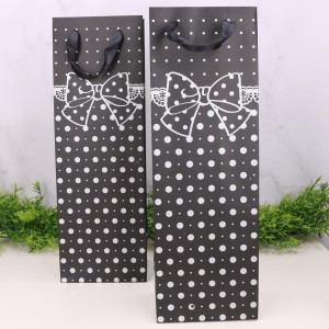 Czarna torebka na wino w kropki 36x12cm 1szt.