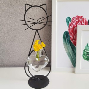 Czarny wazon metalowy kot 29cm