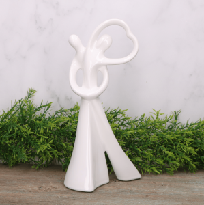 Akt "Para serce z rąk" ceramiczny biały szkliwiony 28cm
