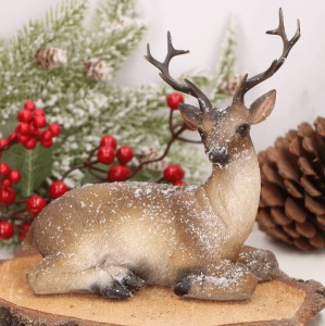 Renifer figurka leżący brązowy ośnieżony 20cm 