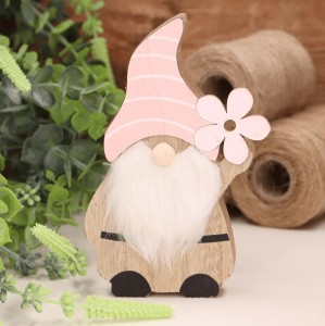 Drewniany skrzat wiosenny różowy figurka 15cm