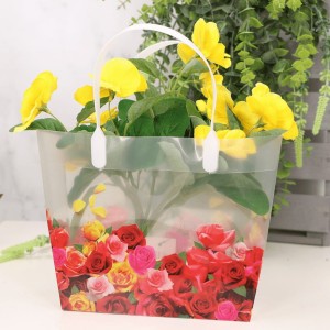 Torebka na kwiaty przezroczysta róże plastikowa 25cm 