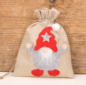 Woreczek jutowy z gnomem skrzatem 15x20cm