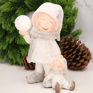 Dziecko trzymające lodową kulę dekoracja zimowa - podświetlana - 22 cm